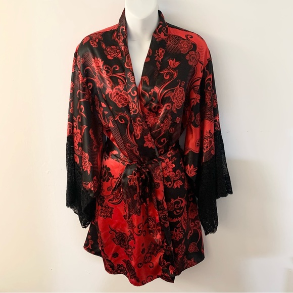 La Vie En Rose red and black silky floral print robe with lace accents - Picture 1 of 4